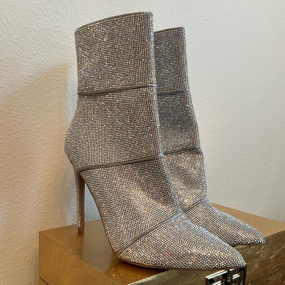 Winona Bootie in Rhinestone
Steve Madden